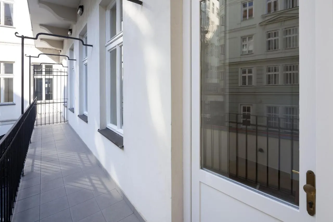 Capital Apartments - Wenceslas Square Prague 3*,