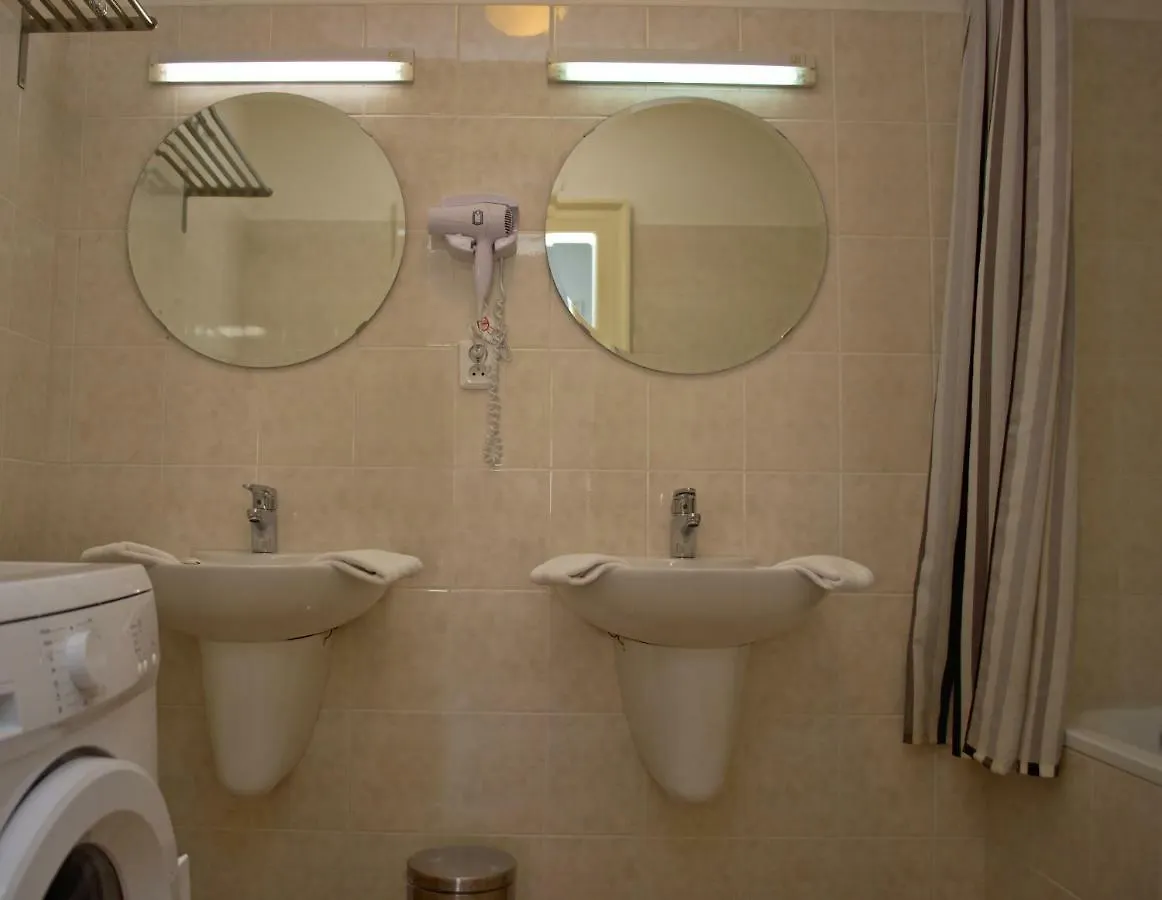 Capital Apartments - Wenceslas Square Prag Aparthotel